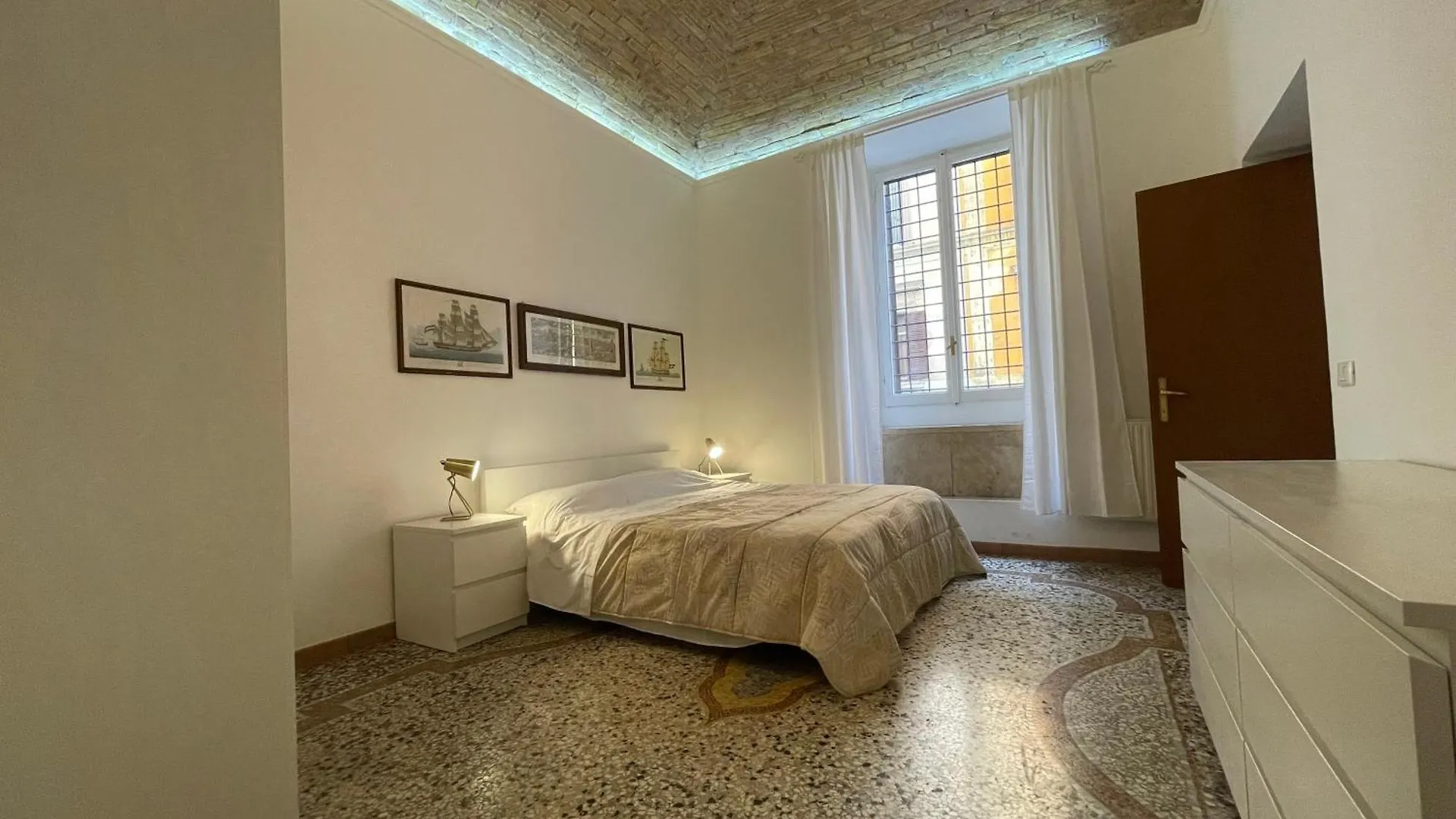 Apartment Romano House Termini